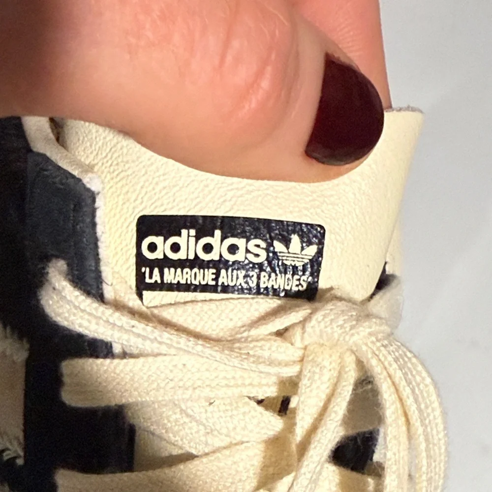 Adidas la marque aux 3 bandes - Picture 7 of 7